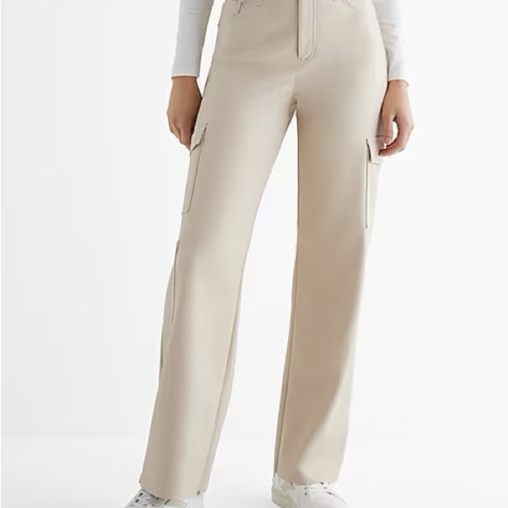 EXPRESS Women's Cream Cargo Pants